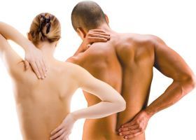 Warum treten Schmerzen im Rücken oberhalb der Taille